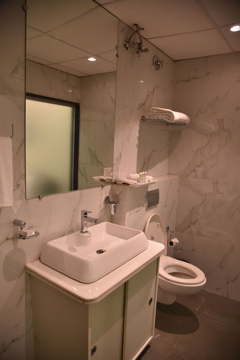 Bathroom 4, Tribecca Select, Gandhinagar