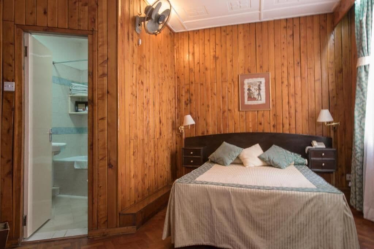 Bedroom 3, Oakwood Hotel, Starehe