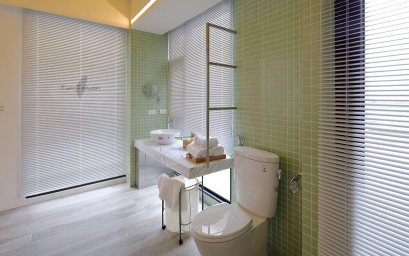 Bathroom 4, Wo Club Hall, Yilan
