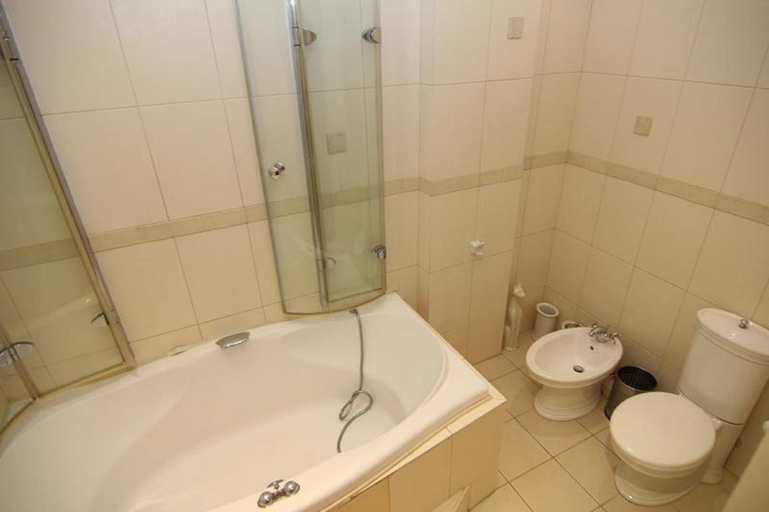 Bathroom 3, Lakshmi Apartment Red Square, Central