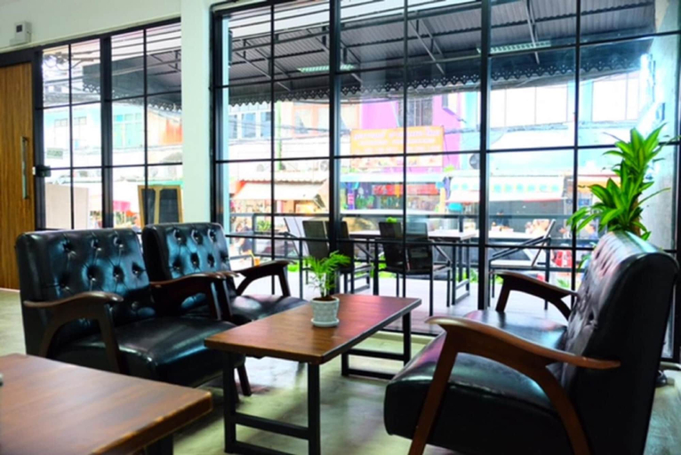 Food & Drinks 2, Backpack Station - Hostel, Wattana