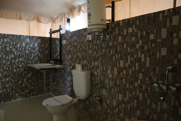 Bathroom 3, Tiger Machan, Sawai Madhopur