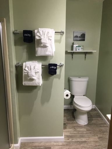 Bathroom 3, Country Inn Bed and Breakfast, Mendocino