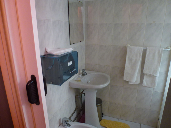 Bathroom 5, Hospedaria D. Damélio, Lisbon