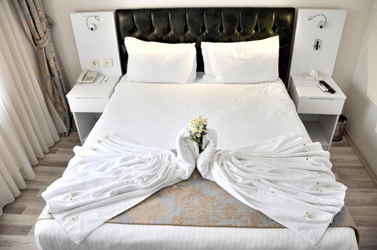 Bedroom 2, Monarch Hotel, Fatih
