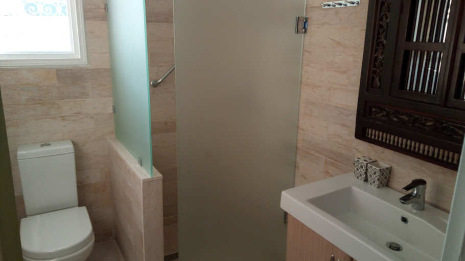 Bathroom 4, El Patio Courtyard House, Sidi El Béchir