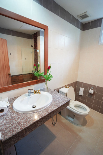 Bathroom 2, Pranang Flora House, Mueang Krabi