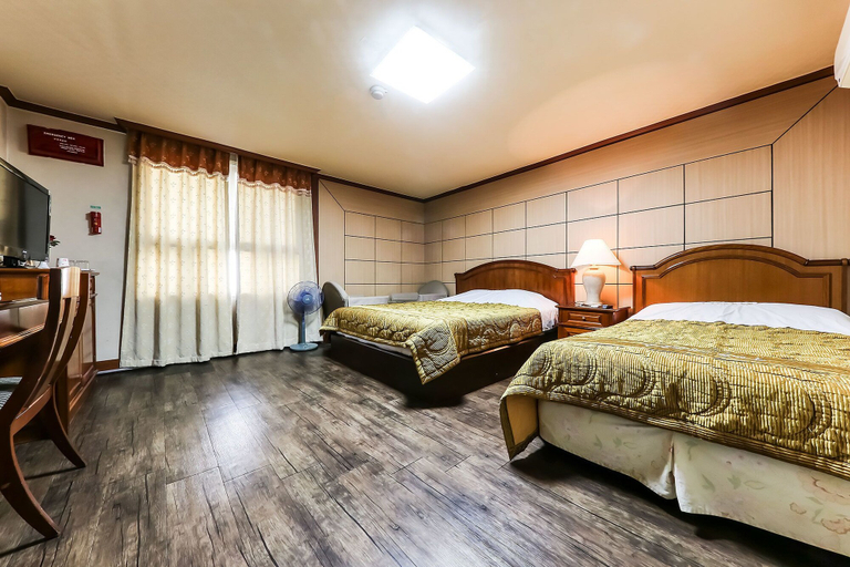 Bedroom 4, Kyungha Spa Hotel, Yuseong