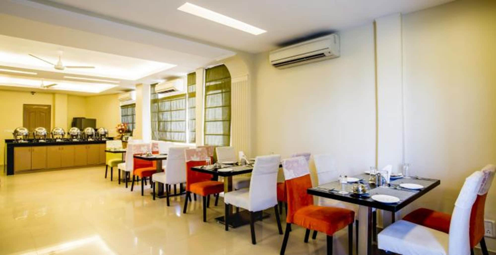 Food & Drinks, Clarks Inn Nehru Place, Delhi