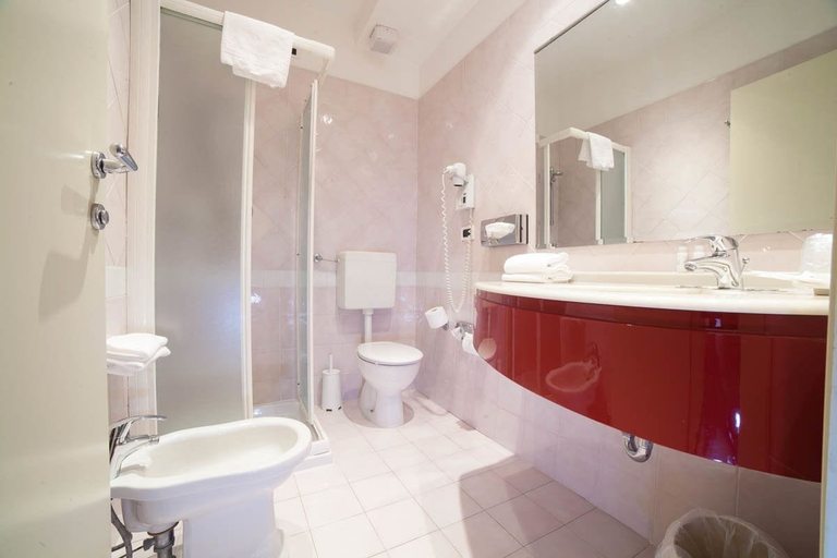 Bathroom 5, Hotel Gradisca, Rimini