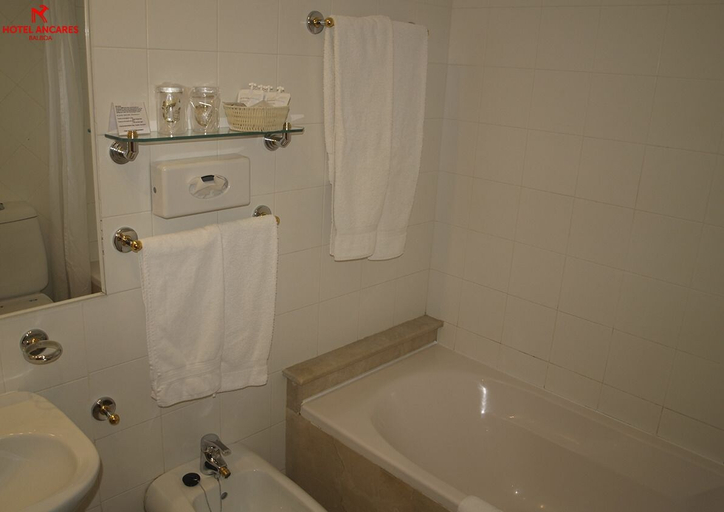 Bathroom 4, Hotel Ancares, León