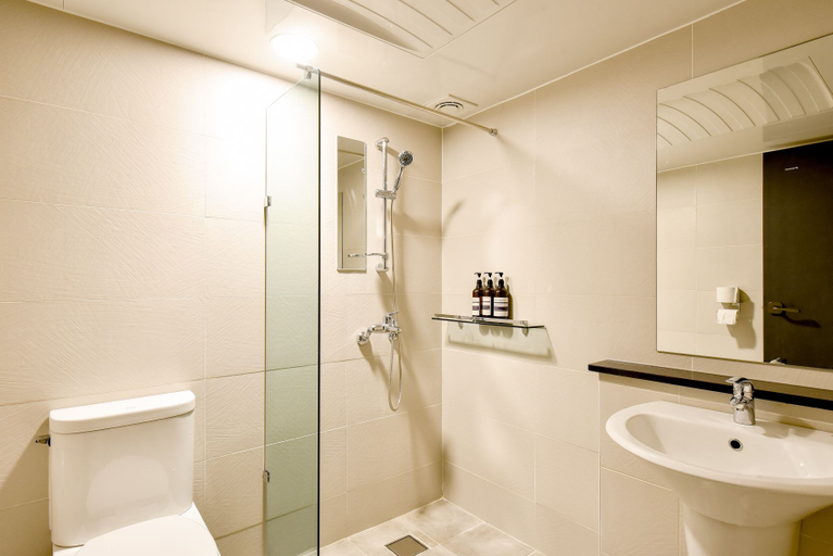 Bathroom 4, Hotel Maison, Suyeong