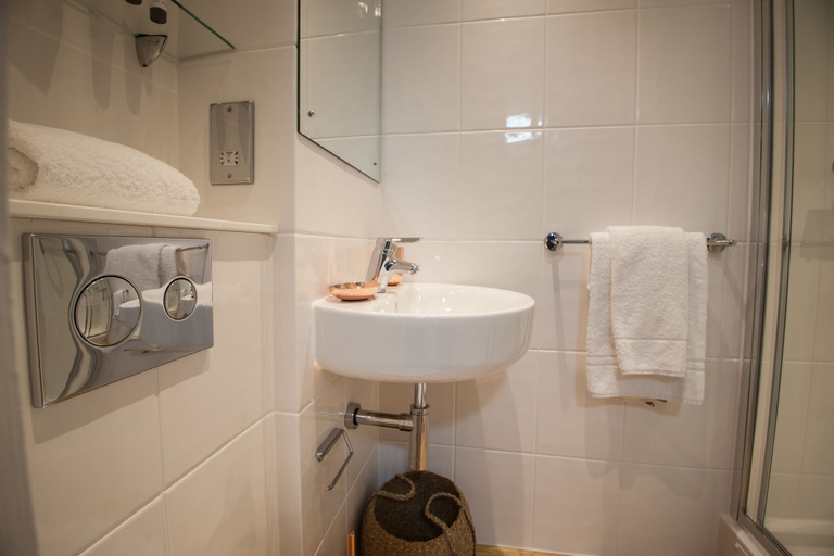Bathroom 4, Plummer House, Newcastle upon Tyne
