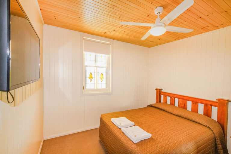 Bedroom 2, Black Gold Motel, Lithgow