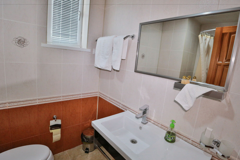 Bathroom 4, Hotel Abu Dagi, Makhachkala gorsovet