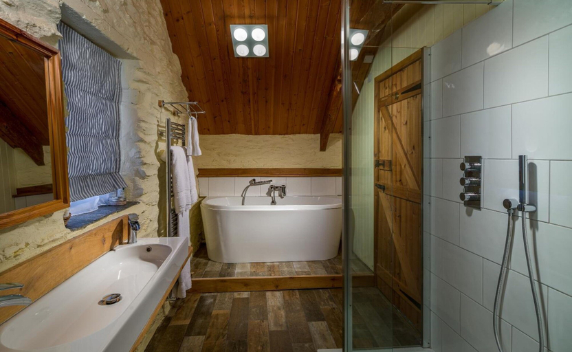 Bathroom 3, Tregarland Farm, Cornwall