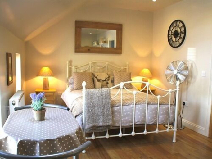 Bedroom 3, The Queens, Shropshire