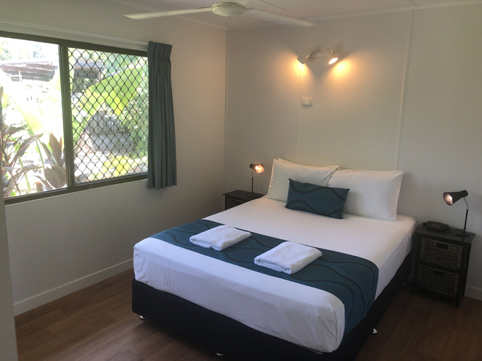 Bedroom 3, Cocos Holiday Apartments, Cairns