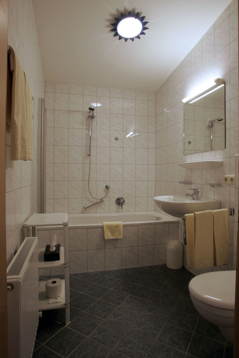Bathroom 3, Hotel Sonne, Kitzbühel