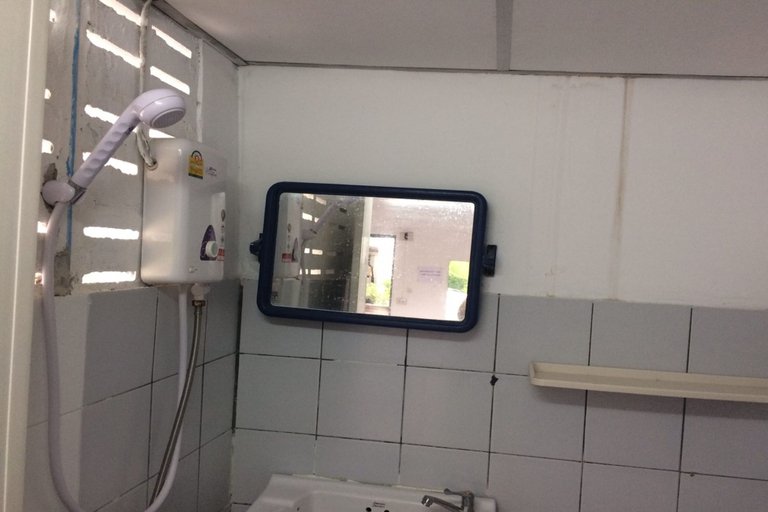 Bathroom 5, NR Guesthouse, Bang Kapi