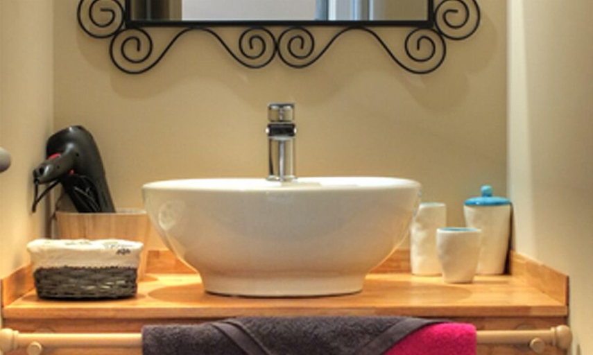 Bathroom 5, Le Lion d'Or, Dordogne