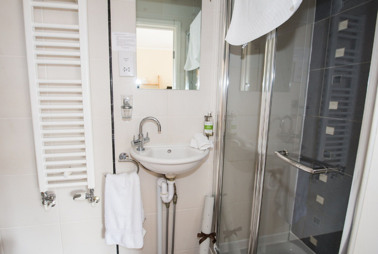 Bathroom 4, The Maples, Hampshire