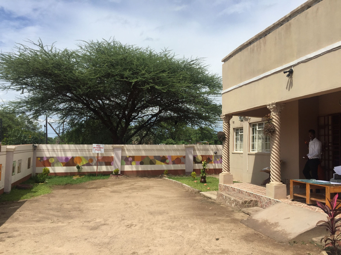 Exterior & Views 2, Chiloto Guest House, Chobe