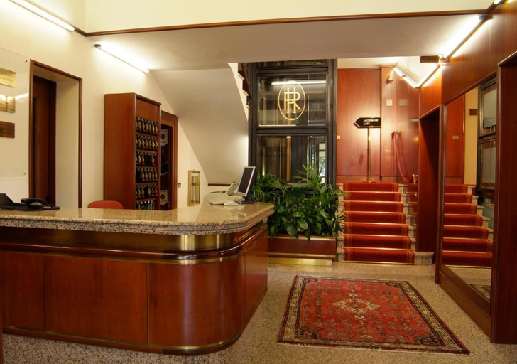 Others 5, Hotel Residence, Parma
