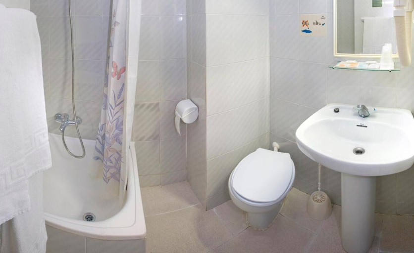 Bathroom 2, Pensión Venecia, Tarragona