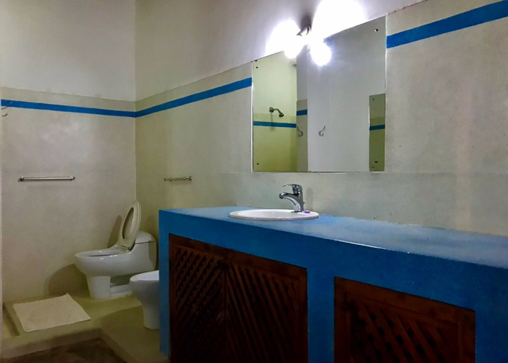 Bathroom 4, Silver Rock Hotel, Malindi