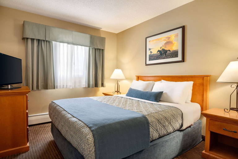 Bedroom 3, Travelodge by Wyndham Edson, Division No. 14