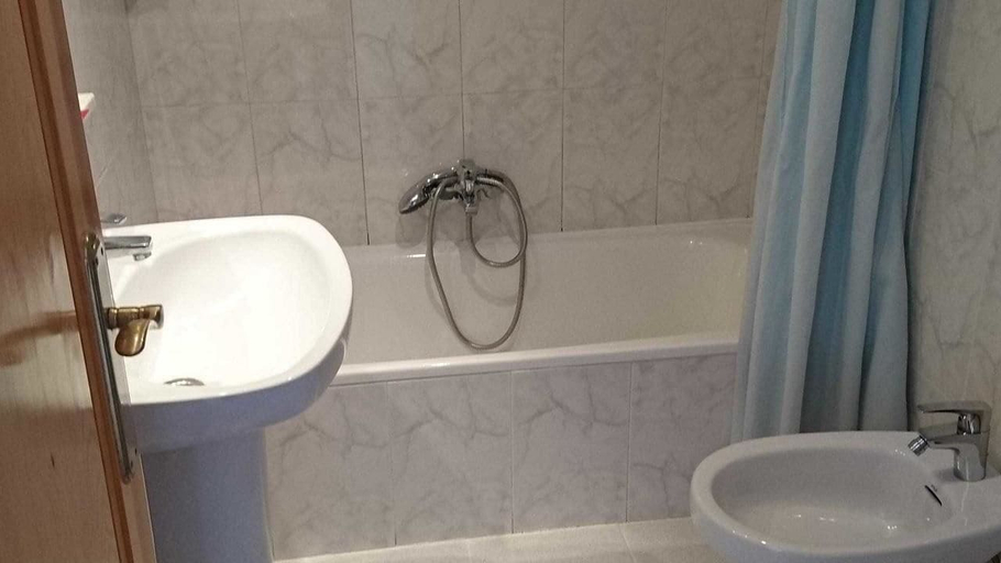 Bathroom 5, Hotel Valmar, Cuenca