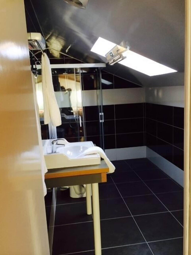 Bathroom 4, Hotel Rythme, Hauts-de-Seine