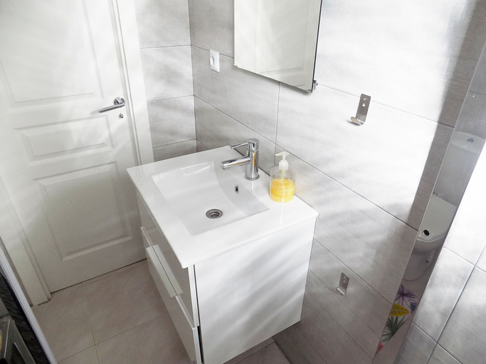 Bathroom 3, Apartsalou Pepa, Tarragona