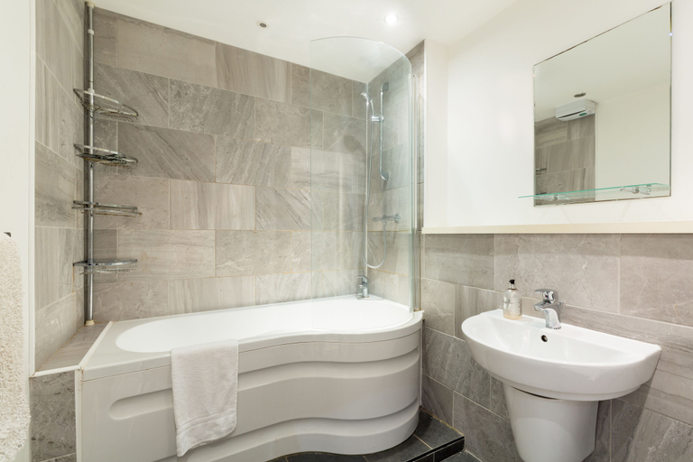 Bathroom 4, Birmingham Serviced Apartments- Wexler Lofts, Birmingham