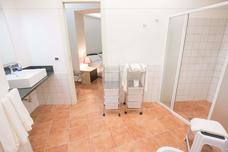 Bathroom 5, Il Giardino di Sicilia, Syracuse