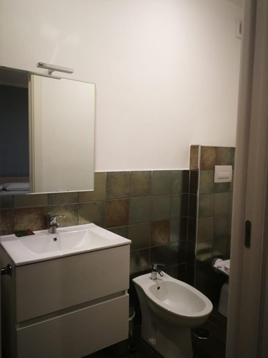 Bathroom 4, Borgo Marinaro, Cosenza