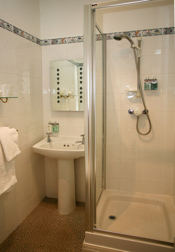 Bathroom 3, Orchard Club - Newton House, North Yorkshire