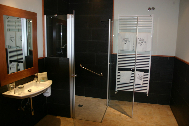 Bathroom 4, Alti Hotel, Haute-Garonne