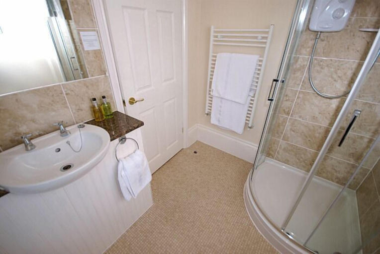 Bathroom 3, Westbury Lodge, Isle of Wight