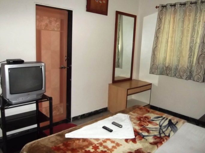 Bedroom 2, Hotel Haveli, Pune