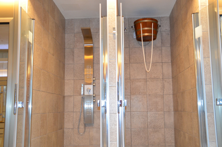 Bathroom 5, La Morera, Lleida