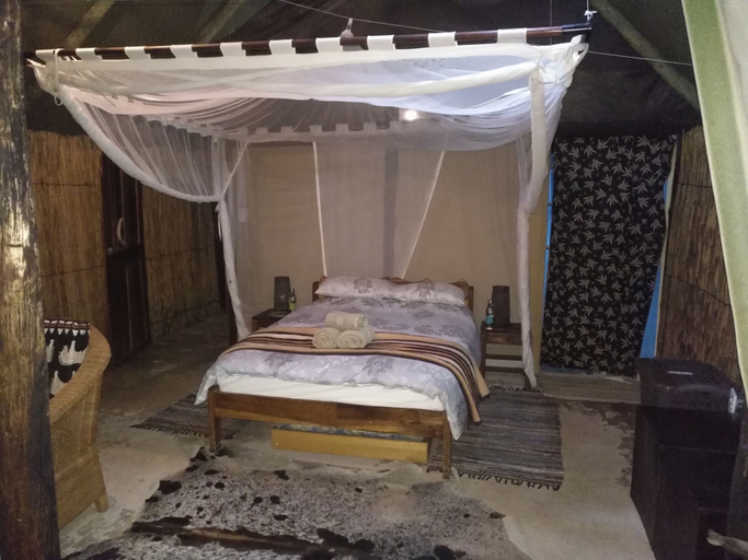 Bedroom 3, Caprivi Houseboat Safari Lodge, Sesheke