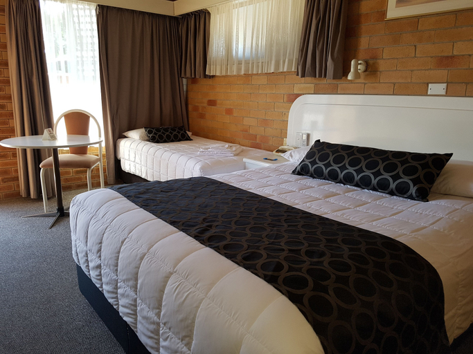 Bedroom 3, Cousins Motor Inn, Inverell - Pt B