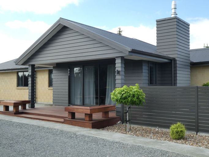 Exterior & Views 3, Glencairn Beauty, Mackenzie