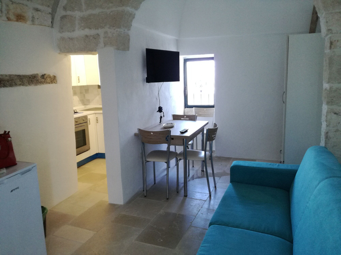 Others 4, Casina Nina, Brindisi