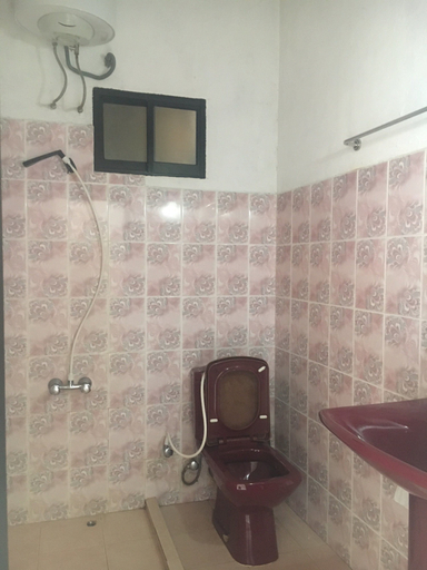 Bathroom 4, Majestic Tourist Hotel, K.F.G. & G. Korale