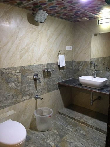 Bathroom 3, Hotel Kochi Caprice, Ernakulam