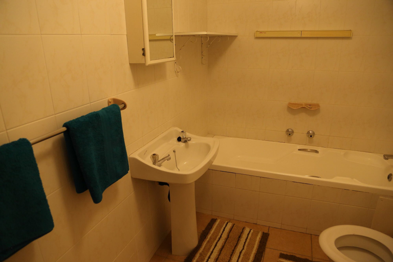 Bathroom 3, Clinch Self Catering, eThekwini
