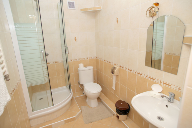 Bathroom 3, Hotel Majami